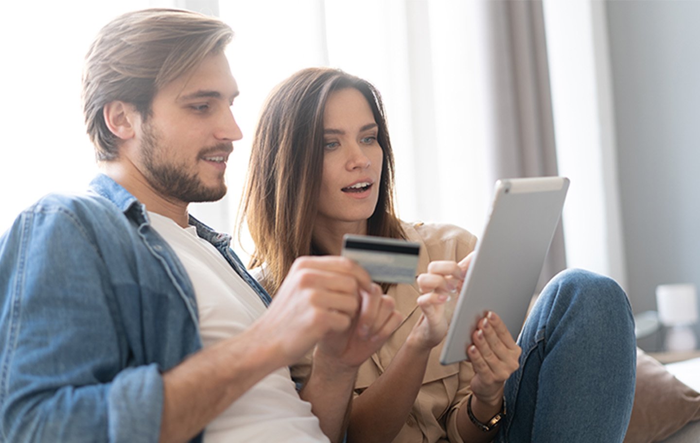 C-Realidad-aumentada-AR-en-e-commerce-moda-o-ventaja-competitiva@2x