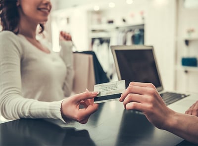 ¿Cómo se llama al aparato para cobrar con tarjeta?